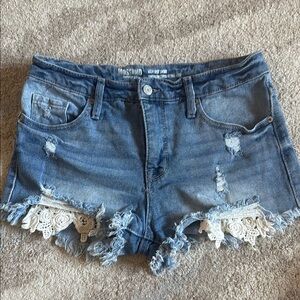 MOSSIMO Women High Rise Short Size 6 Distressed Blue Denim w/Lace Detail
